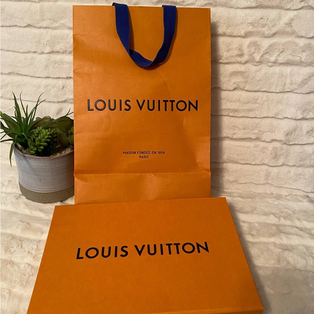 ✨Like New Bundle Louis Vuitton Box and Paper Bag